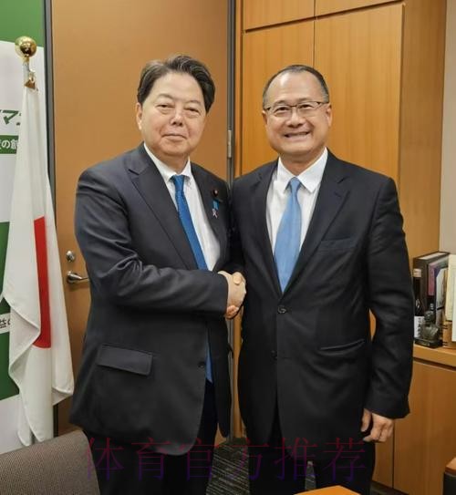 中国足球协会主席蔡振华会见华侨企业家蔡冠深 中国足球协会主席蔡振华会见华侨企业家蔡冠深